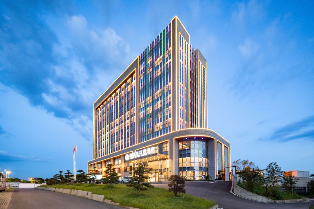 LUKER ISLAND GARDEN HOTEL