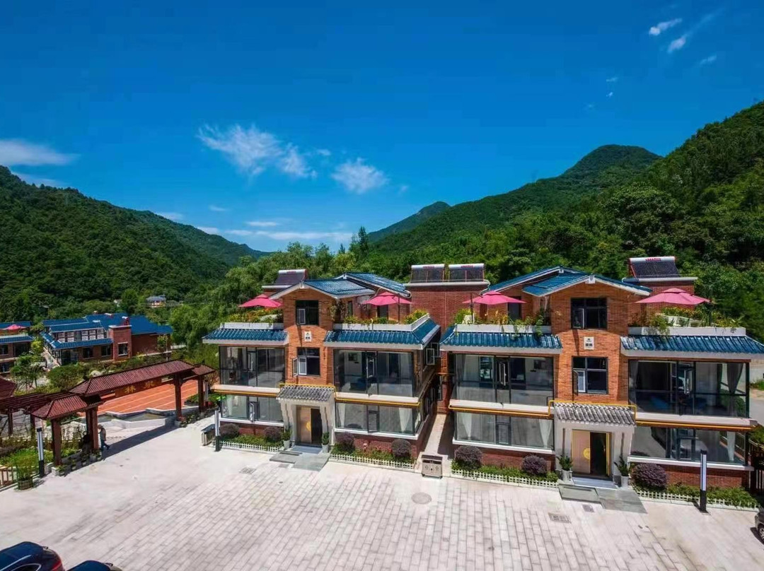 留坝紫柏康养酒店
