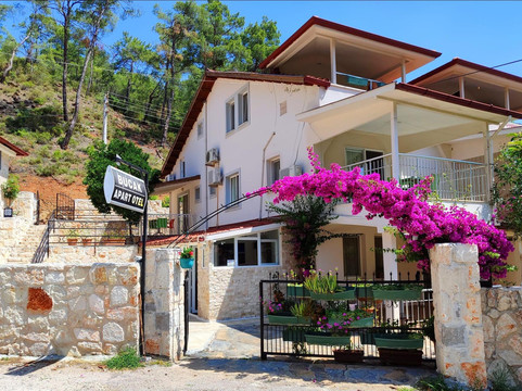 Inlice酒店住宿-Bucak Apart Hotel Göcek & Beach