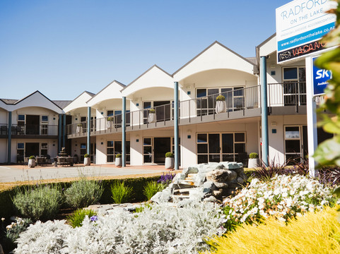 新西兰酒店住宿-瑞佛湖景汽车旅馆