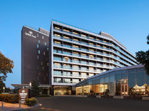 上海夏阳湖皇冠假日酒店主图