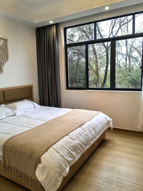 Breeze Hotel (Longhushan Visitor Center)