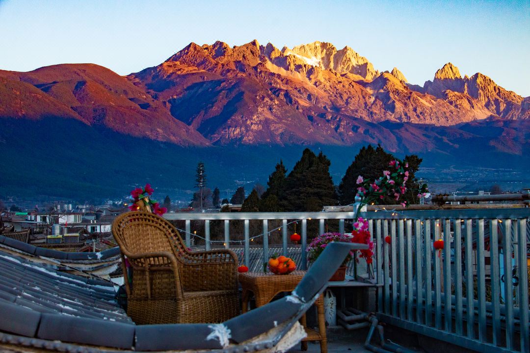 Péngshēng KOI · Sunlight Golden Mountain · Naxi Snow Mountain View Courtyard
