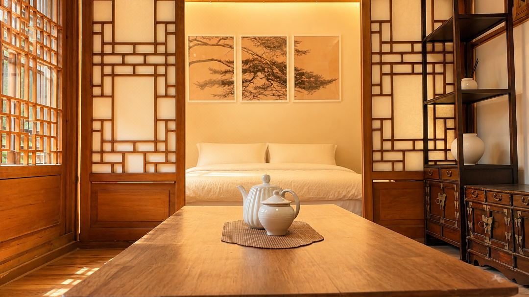 {Bukchon Historic Village} Hanok Village | By the palace | Anguk Station 10 min
