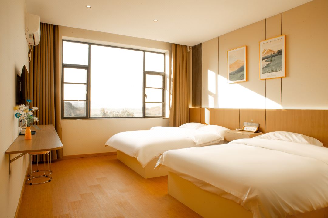 Chu Yue Hotel (Overseas Chinese Town Fantasy Resort Xiangyang East Station Branch)