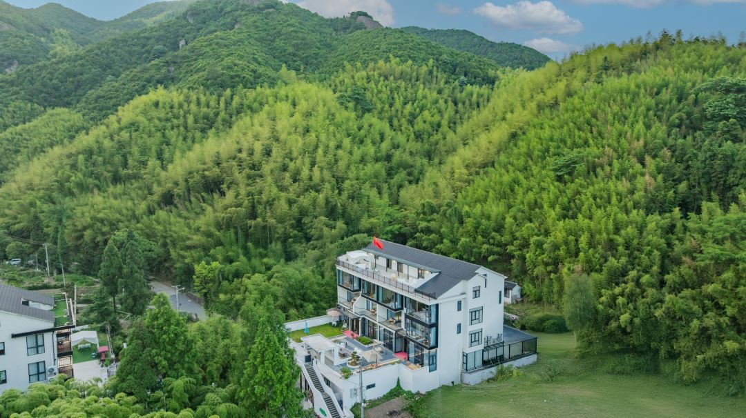 Mogan Moye and Ju Private Hot Spring Stream Tracing Design Villa