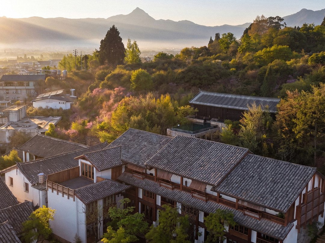 岚彩四时·晓山青山居