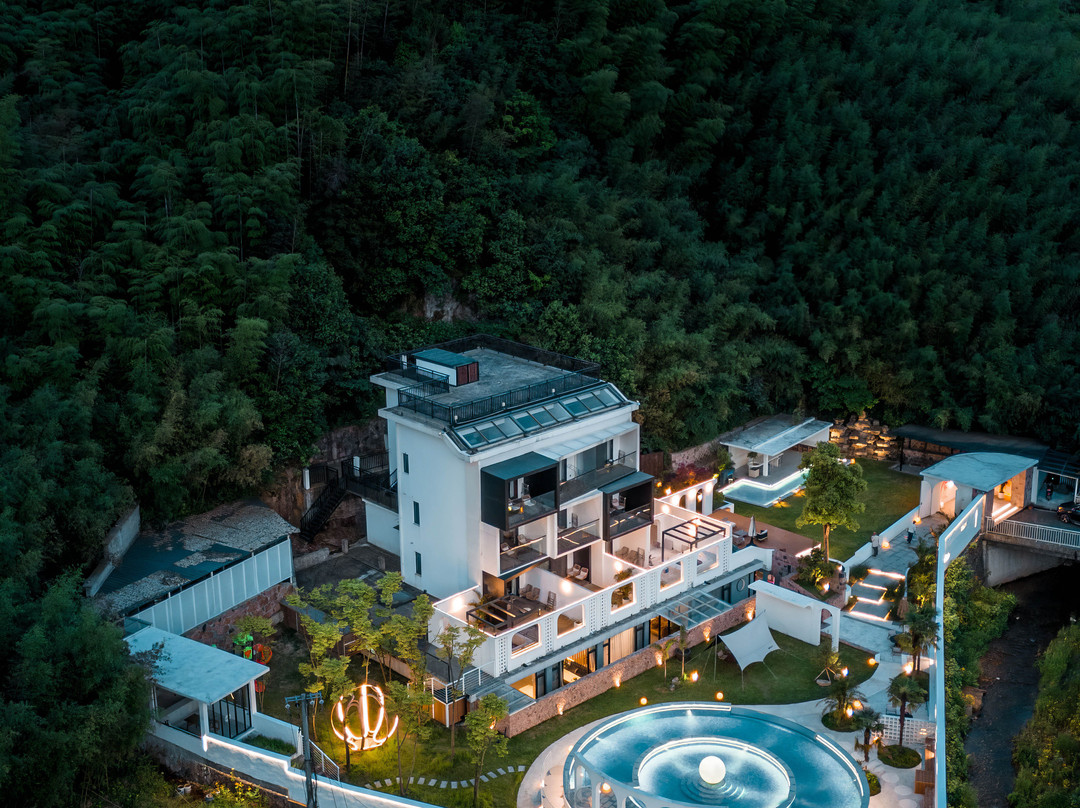 莫干山荒草地民宿•溯溪私汤温泉花园别墅