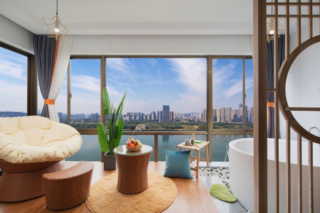 Yue Jiang Nan She River View Guesthouse (Wuyi Plaza Store)