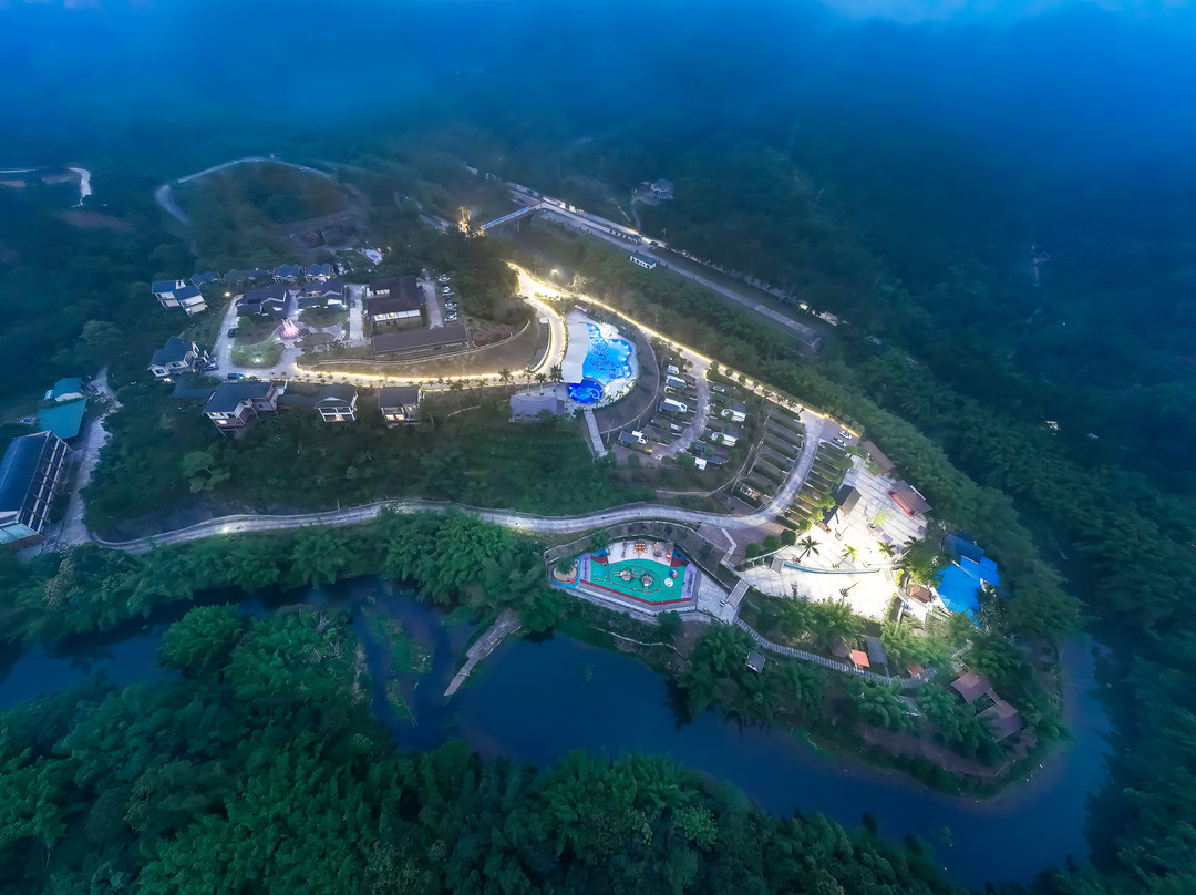 东兴昊兴房车露营基地