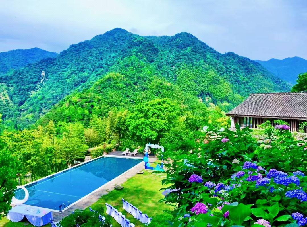 One Mountain Nine Houses