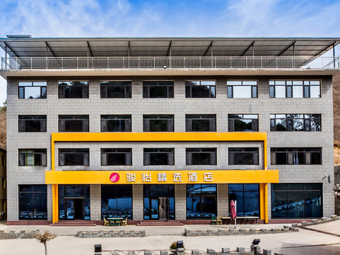 骏怡精选酒店(滦平金山岭长城店)