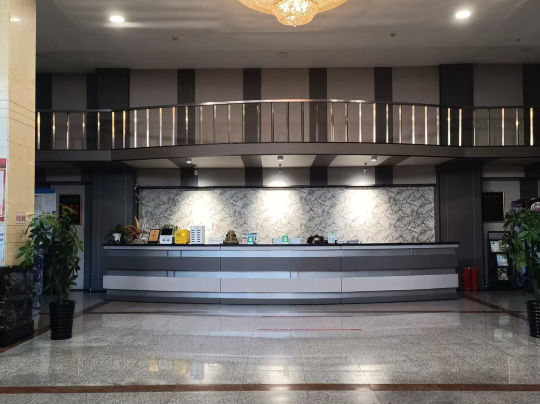 华夏大酒店(通化火车站中心医院店)