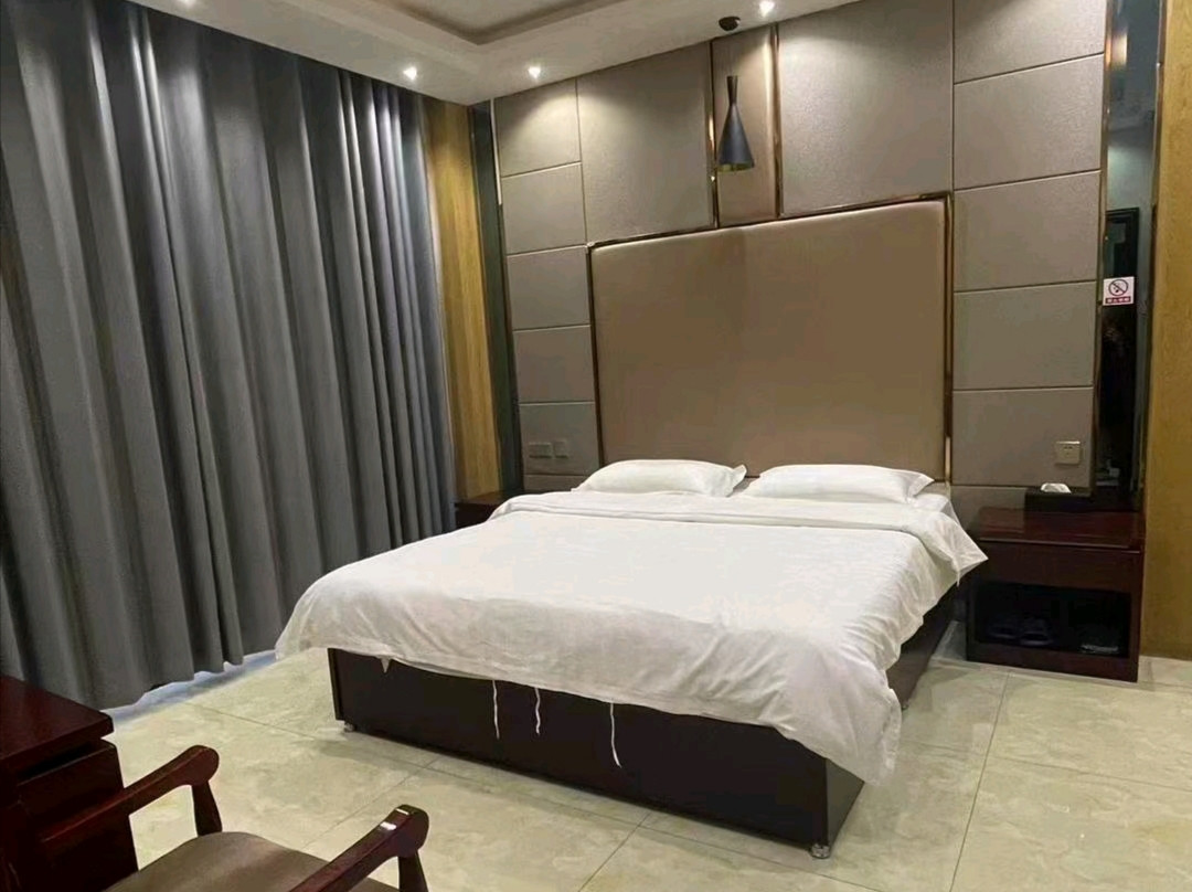 亚中大酒店
