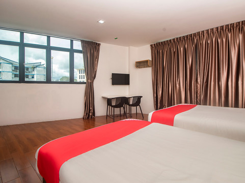 OYO 90102 7 Days Lodge