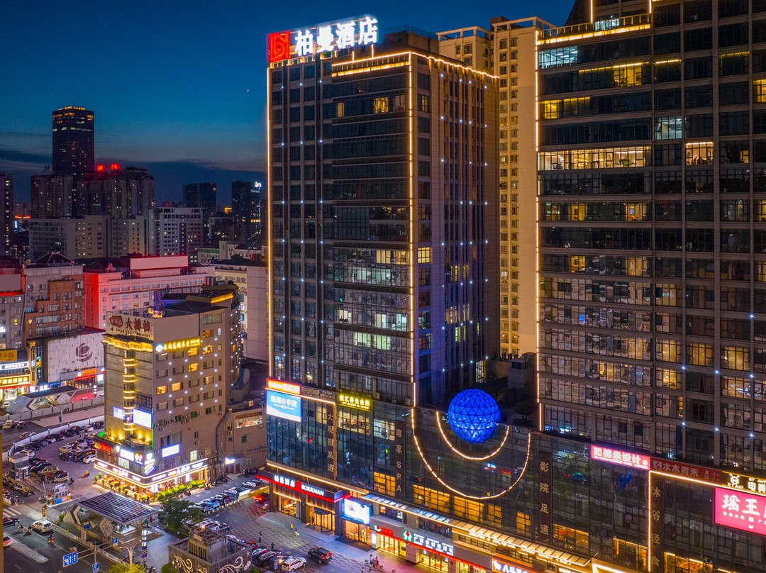 柏曼酒店（南宁金湖广场埌西地铁站店）