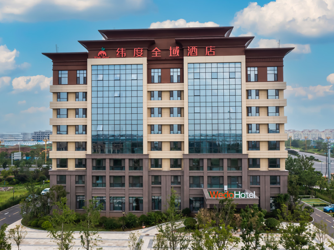 纬度全域酒店（龙青高速莱西姜山收费站店）