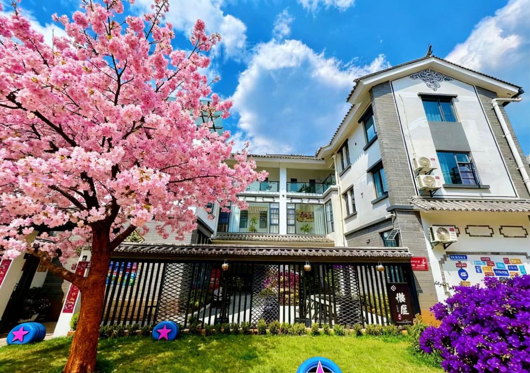 Lazy Getaway Mountain View Resort (Dali Ancient Town Branch