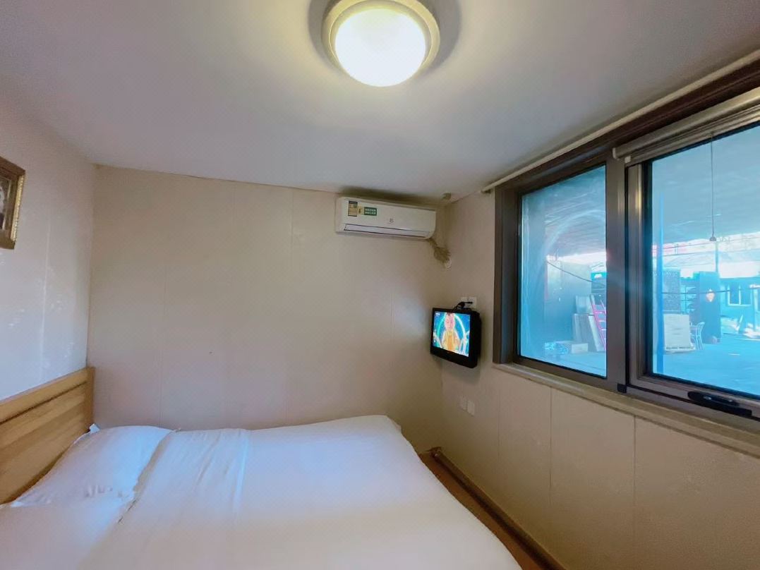 Jingkanglong Hotel(No.2 store, South Gate, Beijing Erwai)