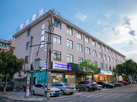 轻住酒店（东阳第一百货卢宅景区店）