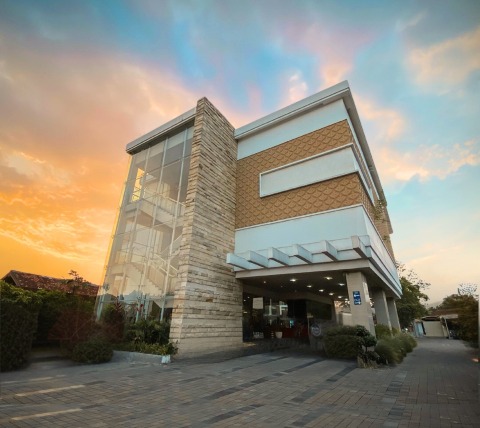 Vrata Hotel Yogyakarta-官方