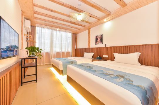 Xijiang Qianhu Miao Village Micro Light Homestay