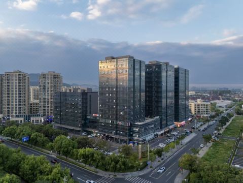 三葉草連鎖酒店（杭州富陽東洲島互通店）