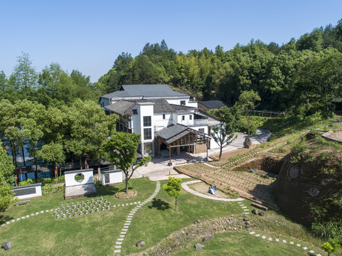 卧龙湖红杉部落农庄