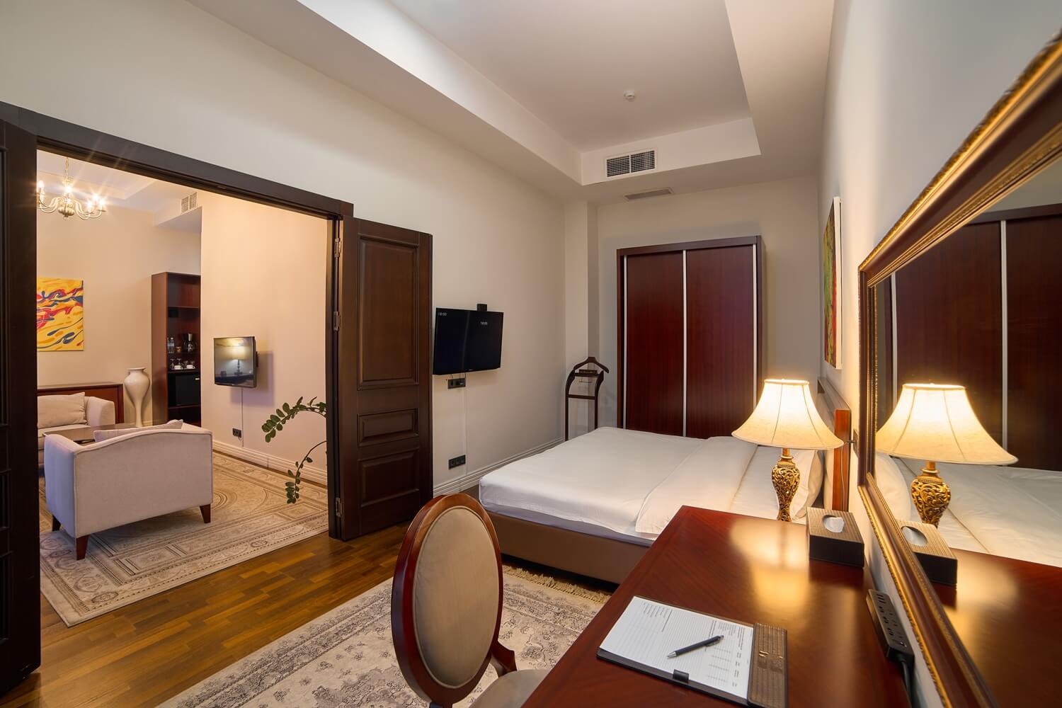 Ambassador Hotel-官方