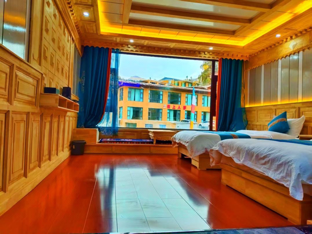 1376 Homestay (Zagana Dari Viewing Platform)