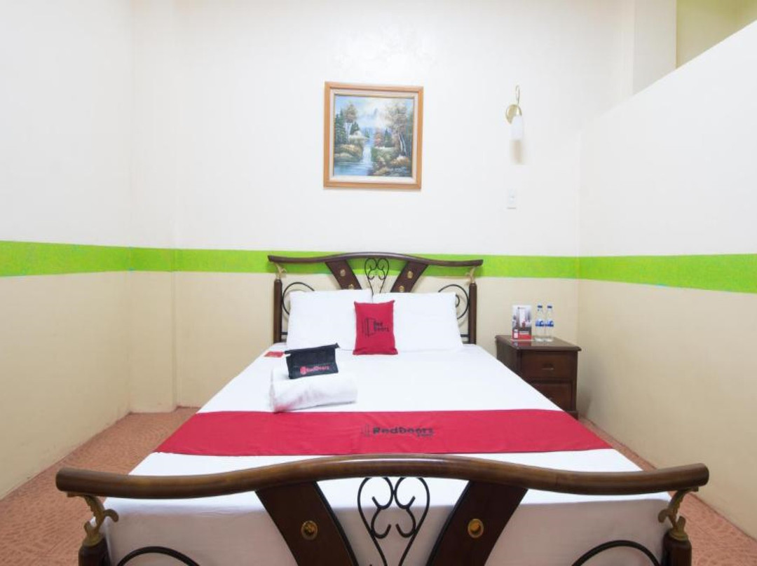 Santo Tomas酒店住宿-RedDoorz @ Praferosa Resort Hotel Calamba