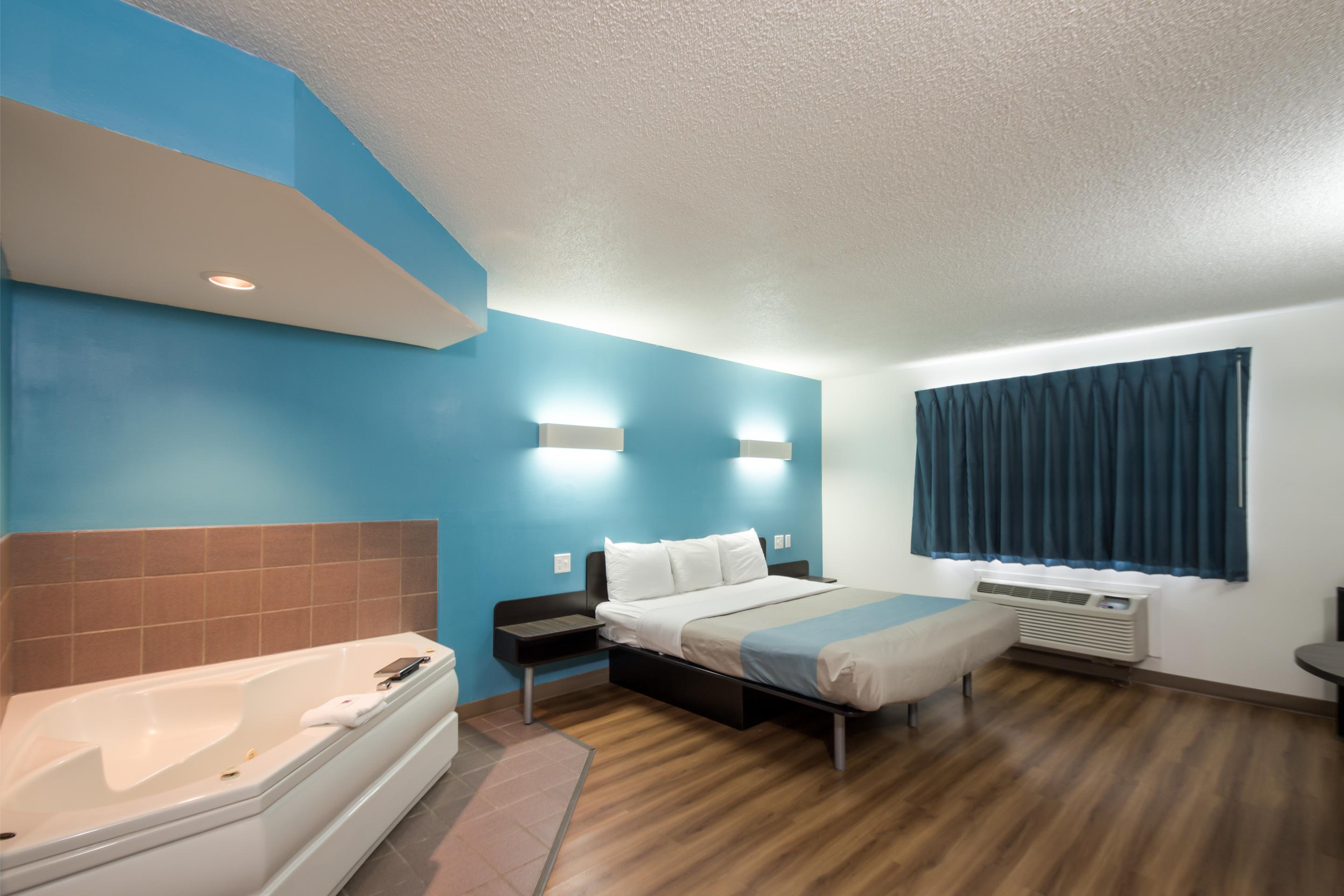 Motel 6 Rothschild-官方