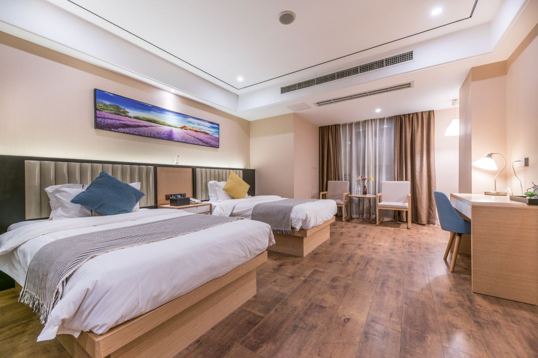 Haoma Shangpin Hotel (Chongqing Yuanyang Light Rail Station)