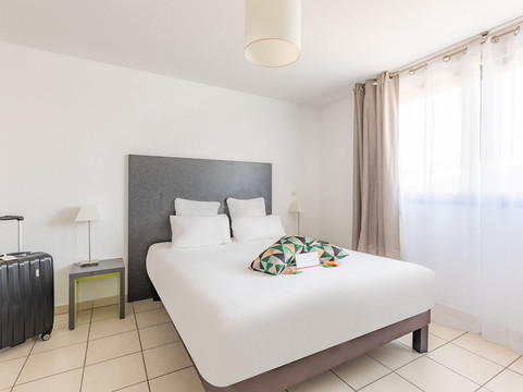 公园套房西奥塔优雅酒店