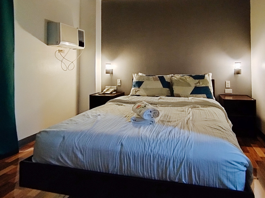 RedDoorz @ LQJ Hotel Old Buswang Kalibo