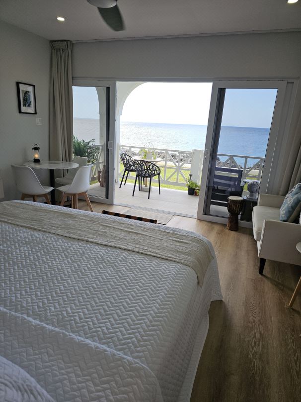 Ocean Rhythms II- New, Stylish Oceanfront 888 Studio