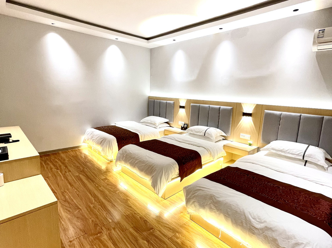 施秉新东方假日酒店