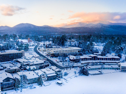 普莱西德湖酒店住宿-High Peaks Resort