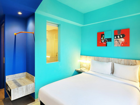 塞米亚克狂潮酒店主图