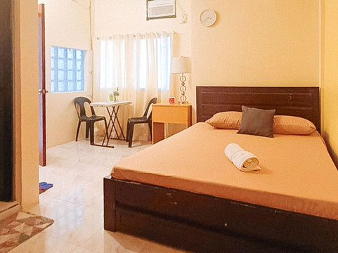 Jethro Hotel and Resto