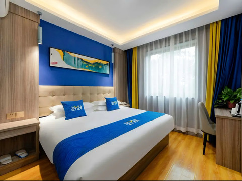 轻住酒店·嗨友优选（长途汽车总站店）主图