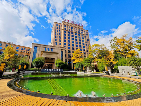 陆良弘悦湖大酒店