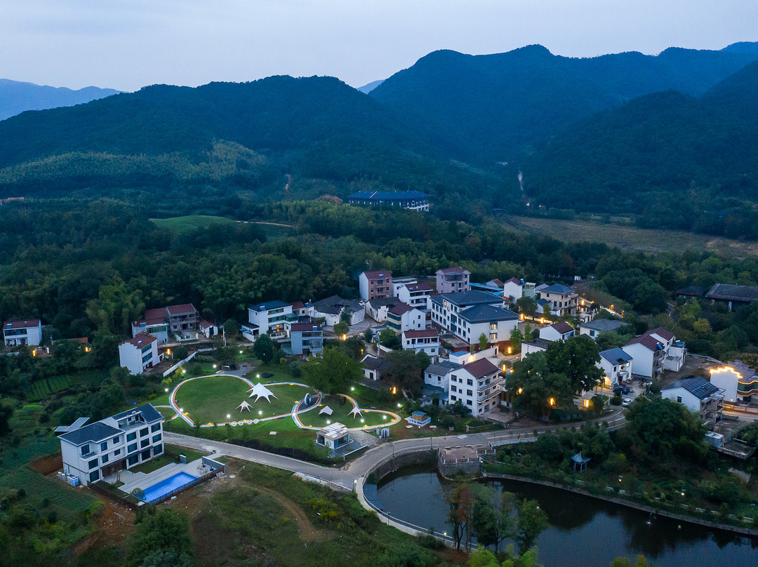 花筑村·嵊州温泉湖度假酒店