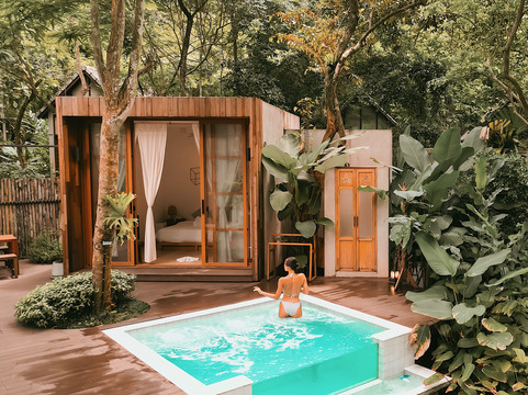 傲富白花度假村主图