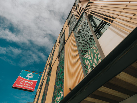 AC LUXE安赫莱斯贝斯特韦斯特SureStay Plus酒店