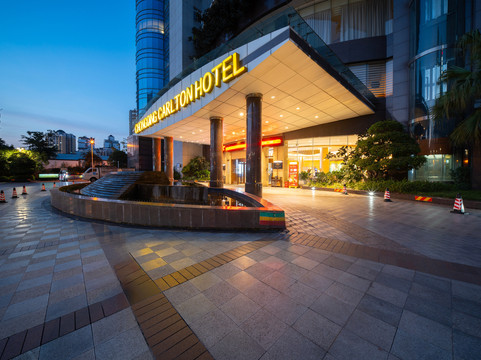 重庆南方君临酒店（奥体中心陈家坪地铁站店）主图