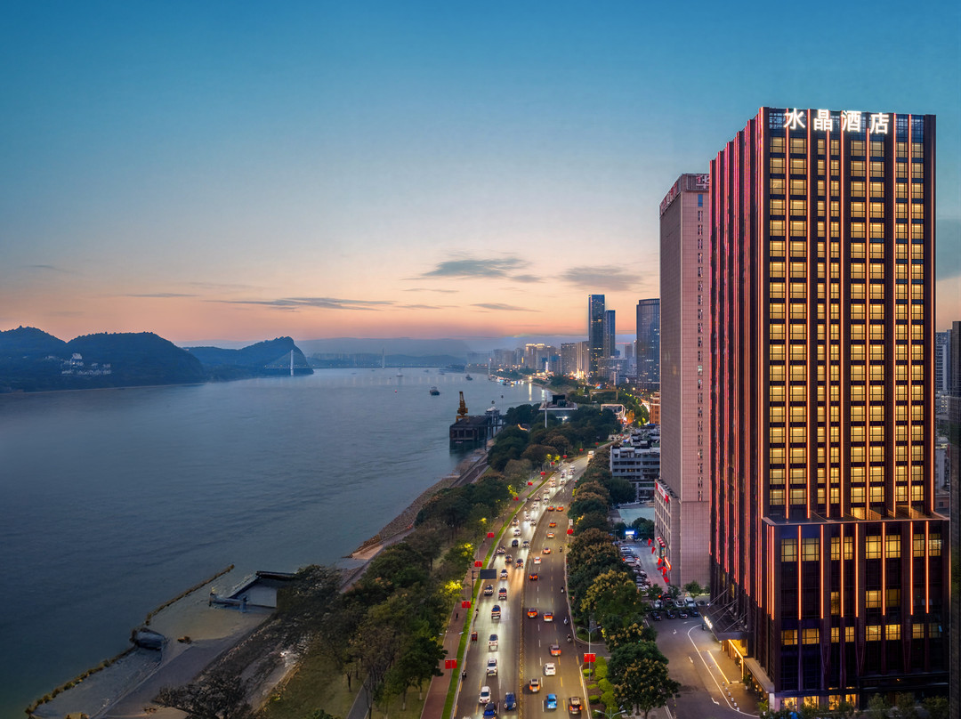 宜昌万达广场江景桔子水晶酒店