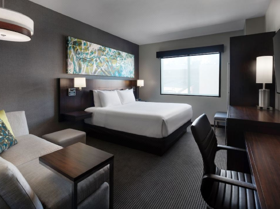 Hyatt Place San Francisco Downtown Room Type - One-Bedroom King Suite