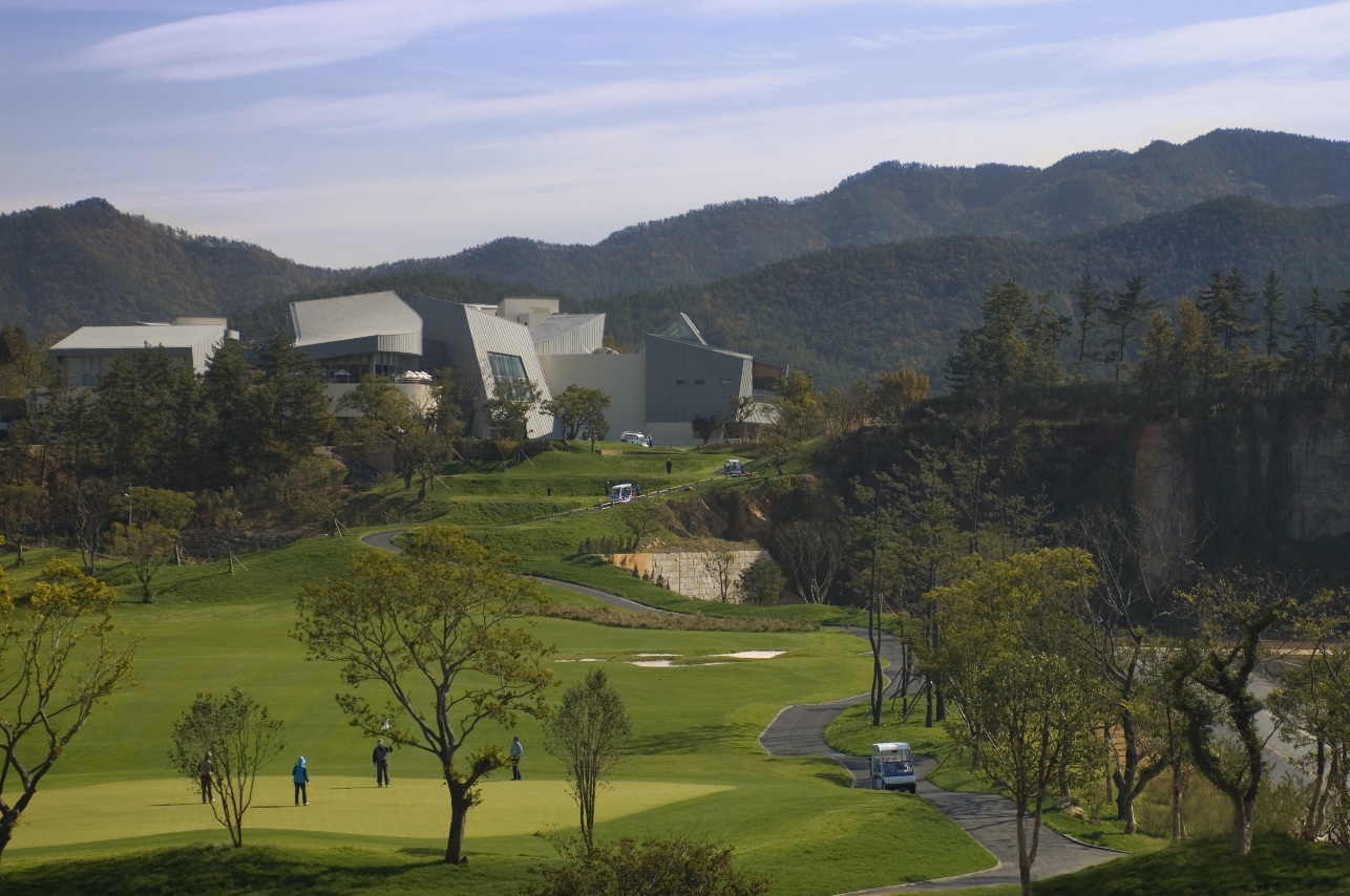 在南海郡的阿南提-官方