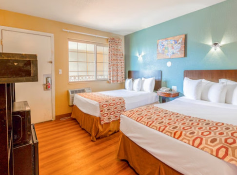 Travelodge by Wyndham Oceanside